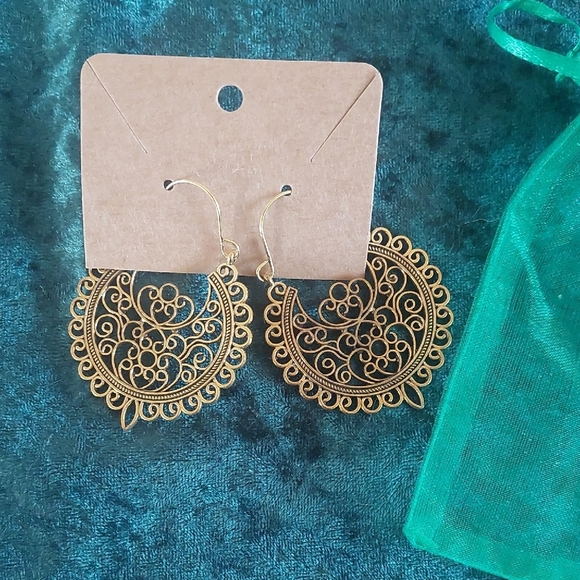 Elegant Gold Filigree Earrings - Picture 1 of 1